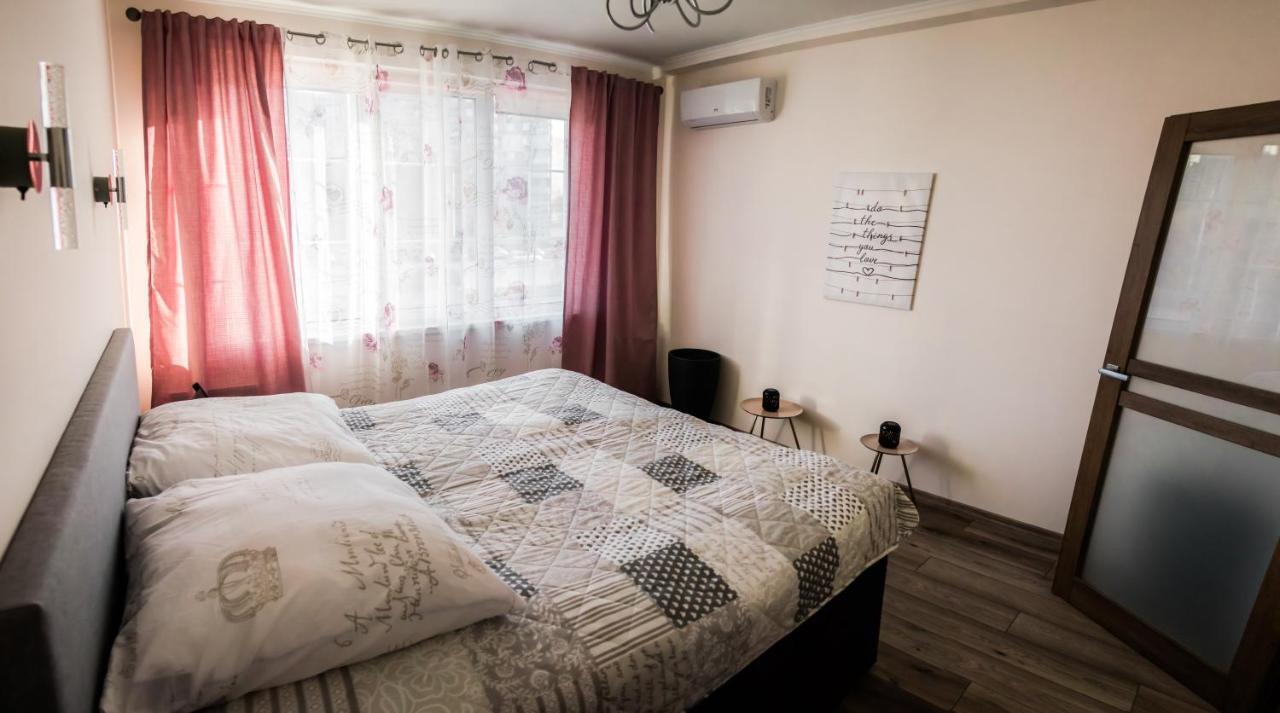 Royal House Apartment Kyiv Exterior photo
